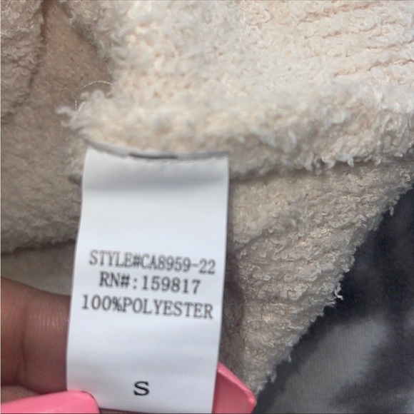 Altar’d state sweater - Picture 5 of 5